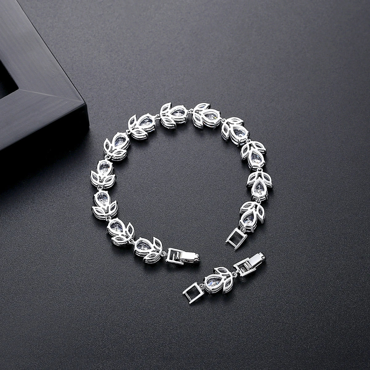 Bling Woman Dainty Luxury Stone Trendy 2026 Jewelry Charm Girl Bangle Hot Selling Bracelet Jewelry