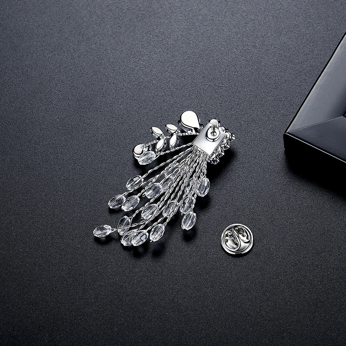 LUOTEEMI New Fashion Elegant Women Fireworks Flower Clear Zircon and Crystal Beads White Gold Rhodium Plated Brooch for Women
