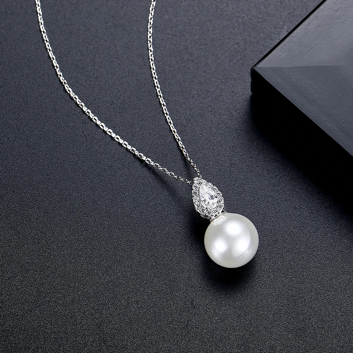 LUOTEEMI Japanese Trendy Tear Drop Imitation White Pearl Zircon Pendant Chain Necklace for Women Daily Wear Fashion Jewellery