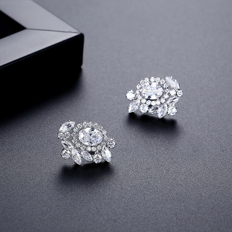 LUOTEEMI New Design Women Cubic Zirconia Vintage Flower Shape Stud Earrings Clear Zircon Ear Studs for Girls Party Gifts
