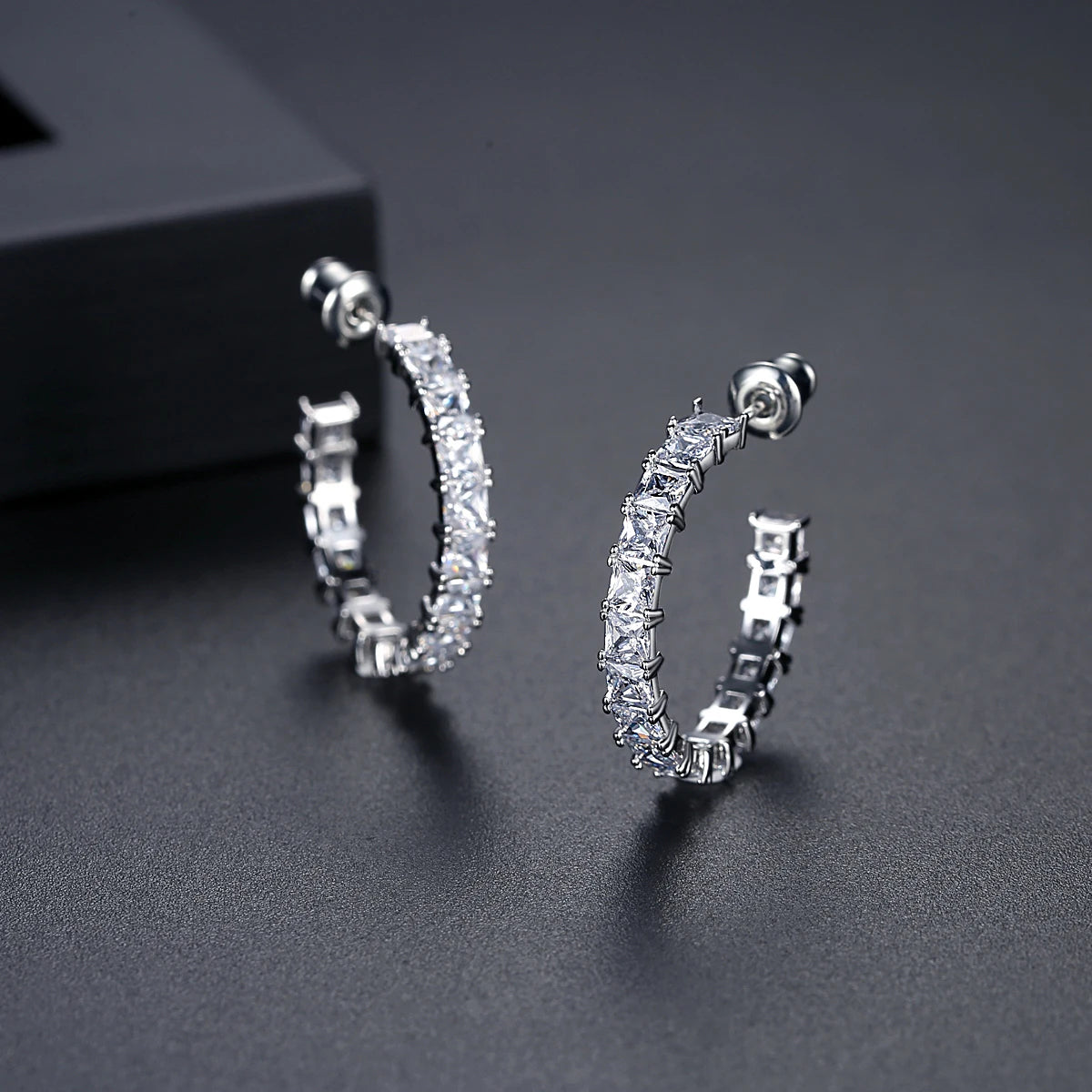 Lady Earing Jewelry New Fashion Large Geometric Bling Out Big Circle Woman Huggie Hoop Earring