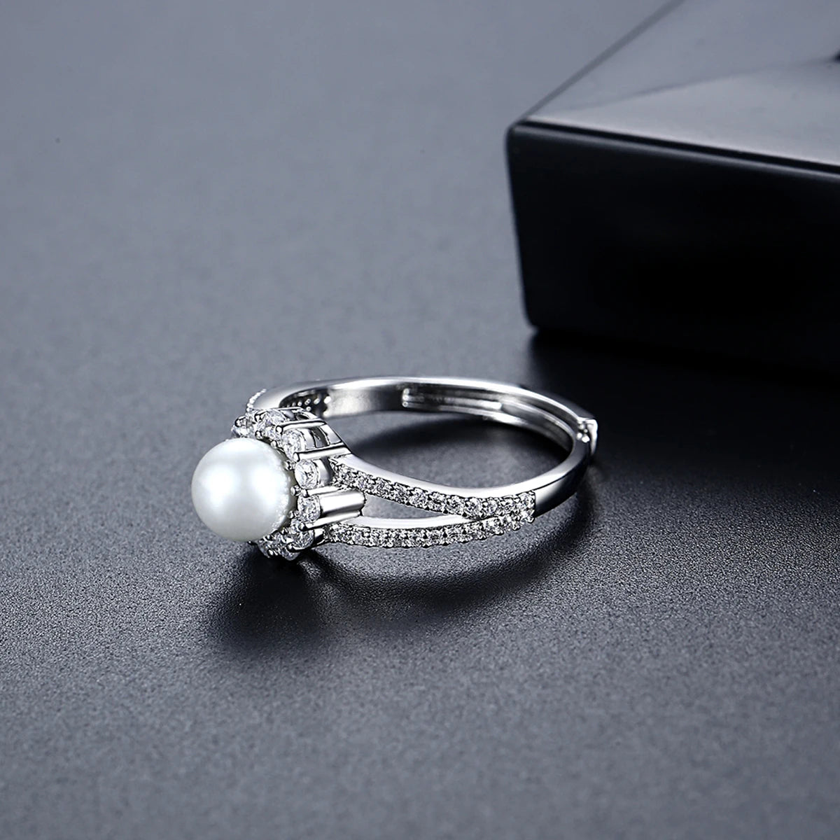 LUOTEEMI Vintage Girls Fashion Cubic Zirconia Flower Finger Ring White Pearl Trendy Jewelry Rings for Women Japanese Girls Gifts