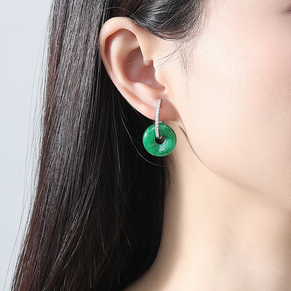 LUOTEEMI New Come Tiny CZ Zirconia Paved Huggie Clip on Earrings with Green Circle Round Jade Fashion Jewellery Women Earrings