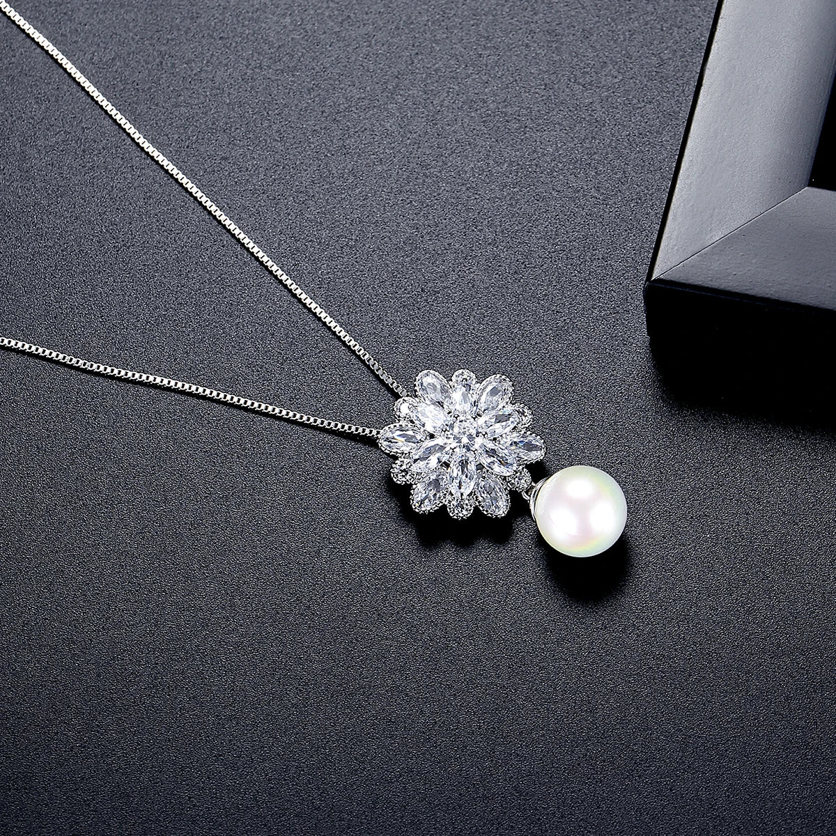 LUOTEEMI Stock Wholesale Fashion a AA Zircon Flower With Pearl Drop Pendant White Gold Chain Necklace for Women