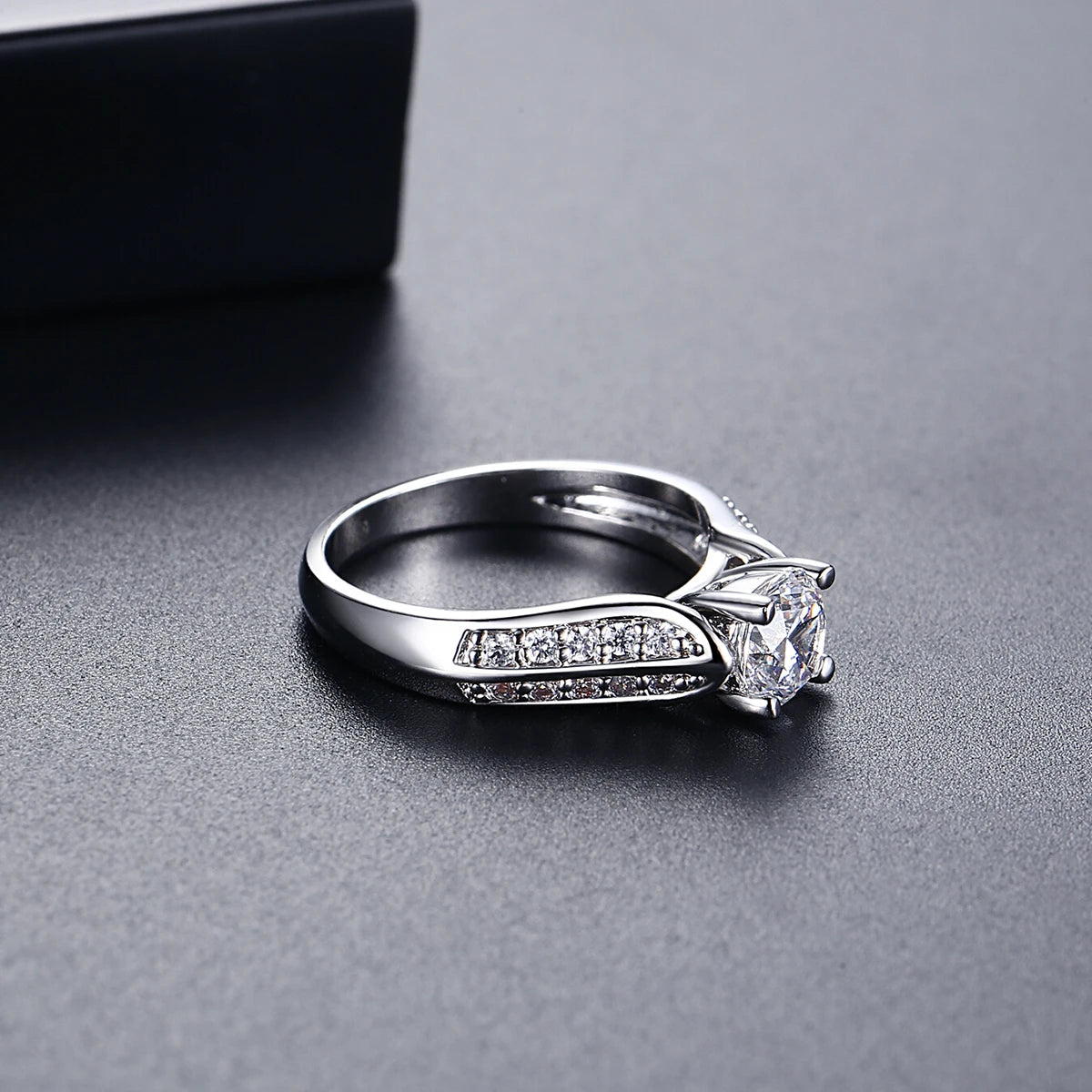 LUOTEEMI European Style 6mm 0.75ct Cubic Zirconia Diamond Engagement Women Girls Finger Ring