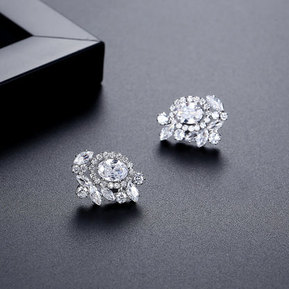 LUOTEEMI New Design Women Cubic Zirconia Vintage Flower Shape Stud Earrings Clear Zircon Ear Studs for Girls Party Gifts