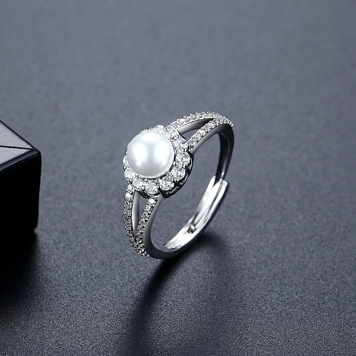 LUOTEEMI Vintage Girls Fashion Cubic Zirconia Flower Finger Ring White Pearl Trendy Jewelry Rings for Women Japanese Girls Gifts