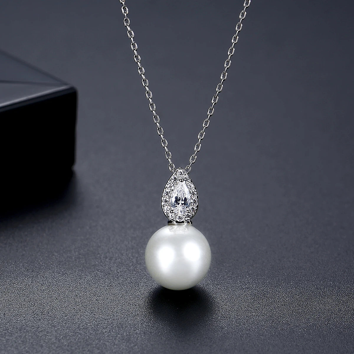 LUOTEEMI Japanese Trendy Tear Drop Imitation White Pearl Zircon Pendant Chain Necklace for Women Daily Wear Fashion Jewellery