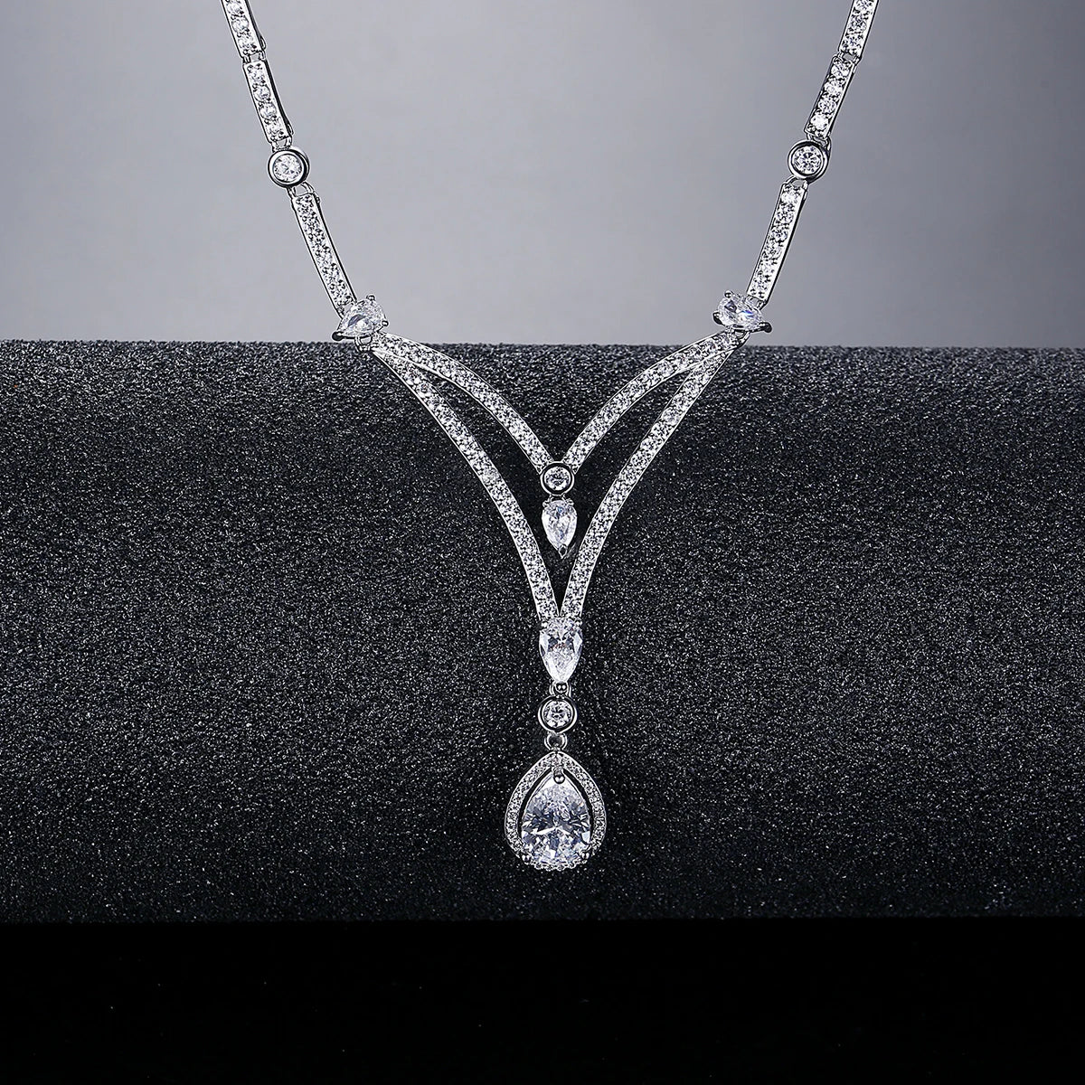 LUOTEEMI Delicate European and American Women Cubic Zirconis Geometric Jewelry Sets Necklace for Party Luxury Big Charm Necklace