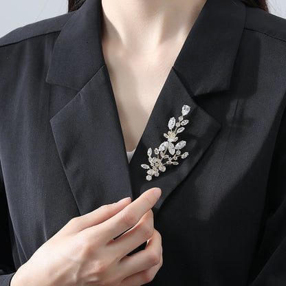 LUOTEEMI New Trendy Brass Parts Clear Zircon Jewelry Leaf Shape Women Brooch Pin Luxury Suits Matching Brooches