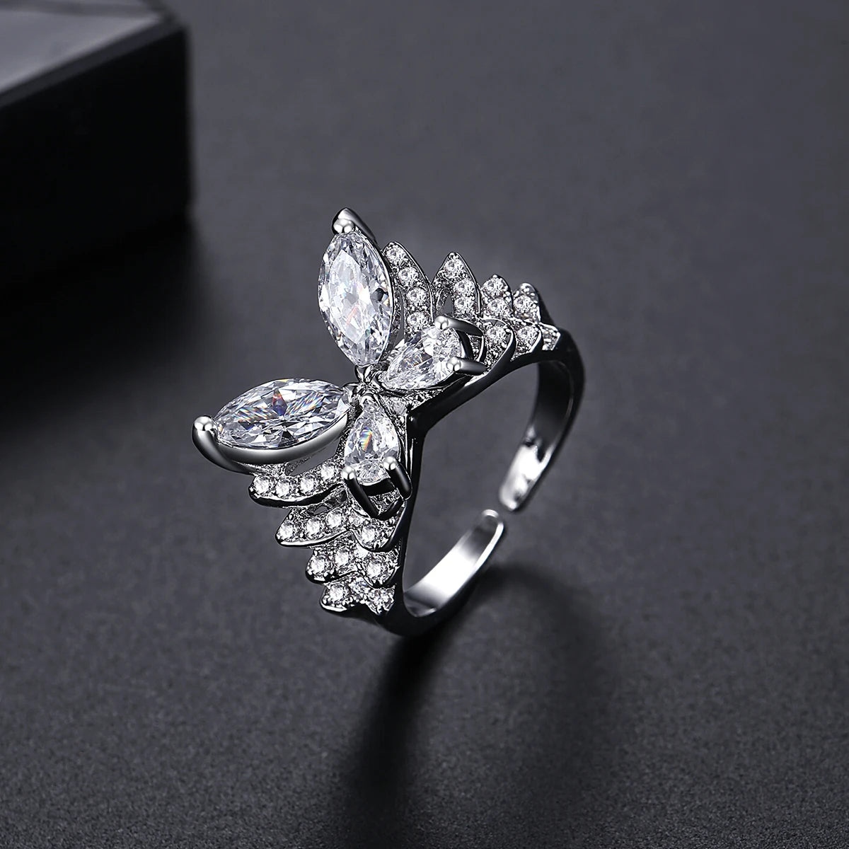 LUOTEEMI Layered Big Fashion Cubic Zirconia Butterfly Adjustable Party Elegant Finger Rings for Girls Luxury Hand Jewellery