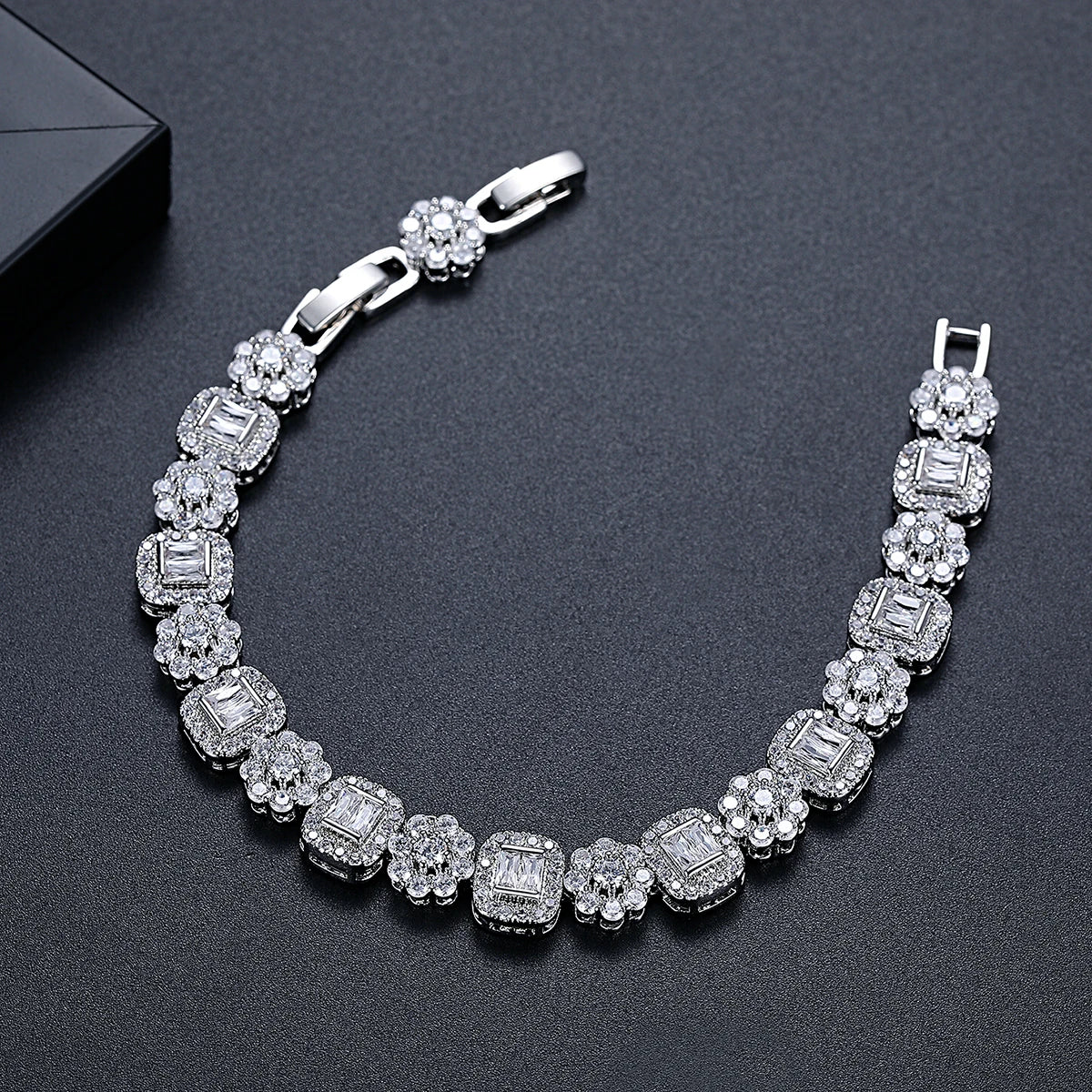 CZCITY High Quality 5A Cubic Zirconia Bracelet Rhodium Plated Eco-friendly Copper Jewelry 5A Zircon Link Bracelet for Women