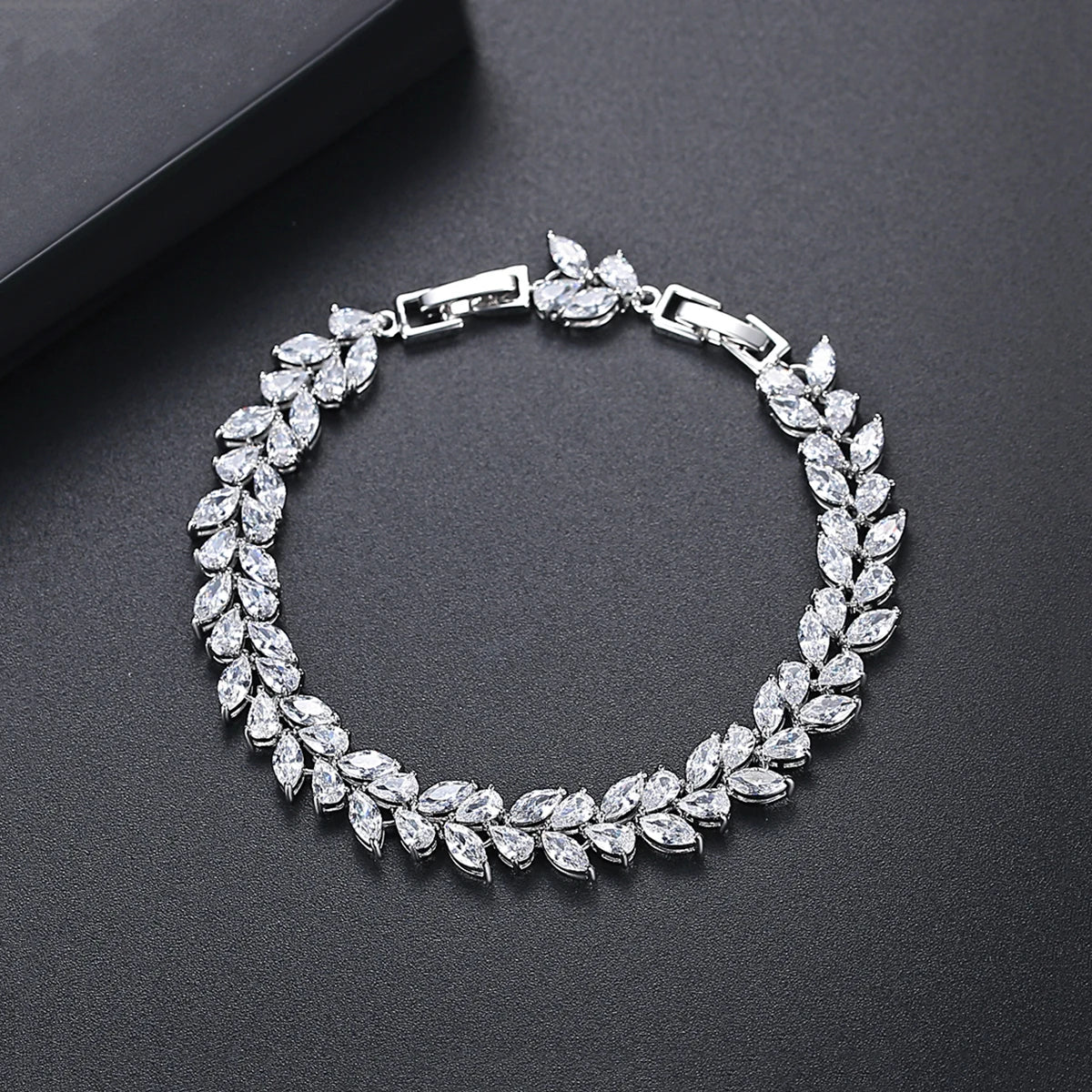 Leaf Bracelet with Charms for Woman Girls Femmes Charms Adjustable Woman Accessories 2021 CZ Bracelet