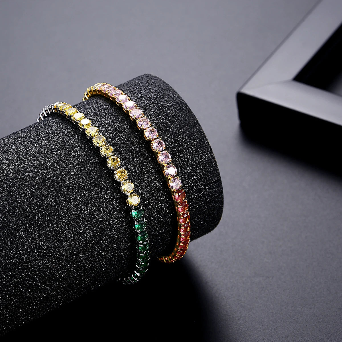 CZCITY Classic Design Women Red and Green Gradual Color Change Zircon Stone Girls Solid Chain Adjustable Bracelets for Girls