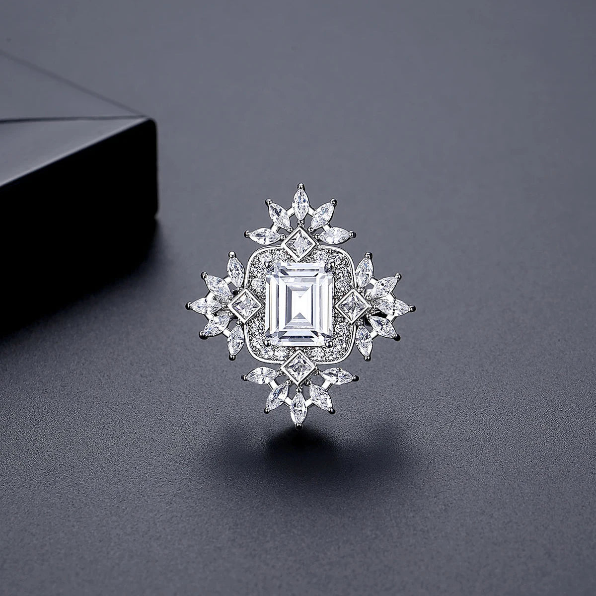 LUOTEEMI Big Emerald Cut Clear Zircon Stone Geometric Flower Brass Fashion Trendy Brooch for Sex Lady Teemi Brand