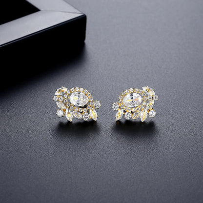 LUOTEEMI New Design Women Cubic Zirconia Vintage Flower Shape Stud Earrings Clear Zircon Ear Studs for Girls Party Gifts