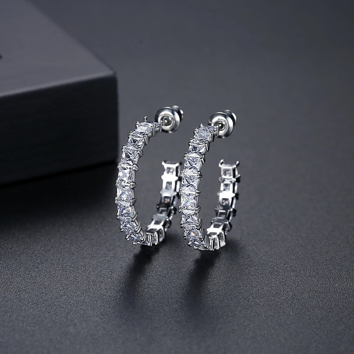 Lady Earing Jewelry New Fashion Large Geometric Bling Out Big Circle Woman Huggie Hoop Earring