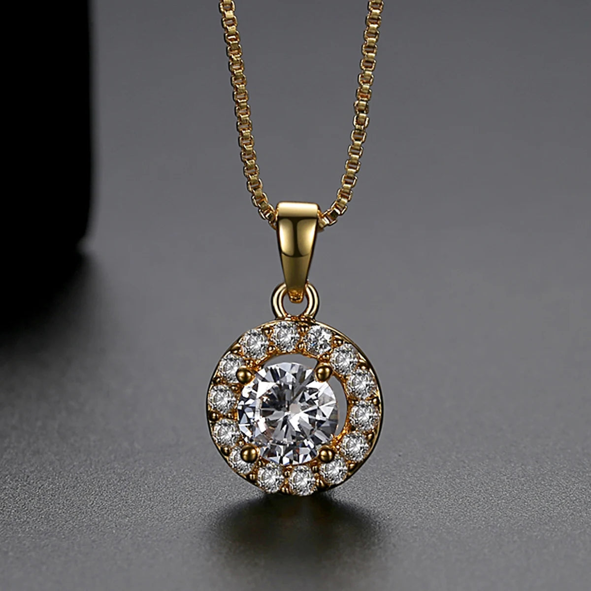 CZCITY Hot Sale Hearts & Arrows Cut Top Quality Carat CZ Diamond Round Pendant Sona Necklace