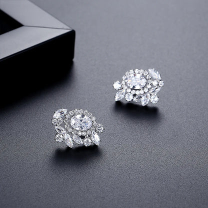 LUOTEEMI New Design Women Cubic Zirconia Vintage Flower Shape Stud Earrings Clear Zircon Ear Studs for Girls Party Gifts