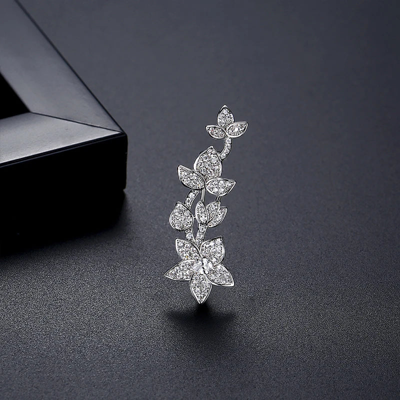 LUOTEEMI New Elegant Fashion Brass Copper Tiny Cubic Zirconia Girls Small CZ Brooches Flower Shape White Gold Color Brooch
