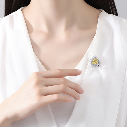 LUOTEEMI Luxury Bridal Elegant Yellow Emerald Cut Main Stone Clear Cubic Zirconia Jewelry Brooch White Gold Plated