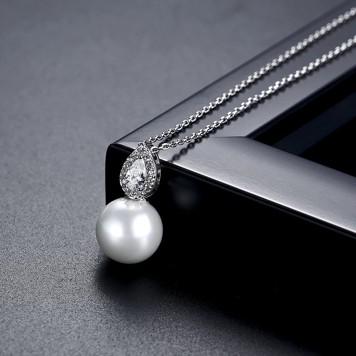 LUOTEEMI Japanese Trendy Tear Drop Imitation White Pearl Zircon Pendant Chain Necklace for Women Daily Wear Fashion Jewellery