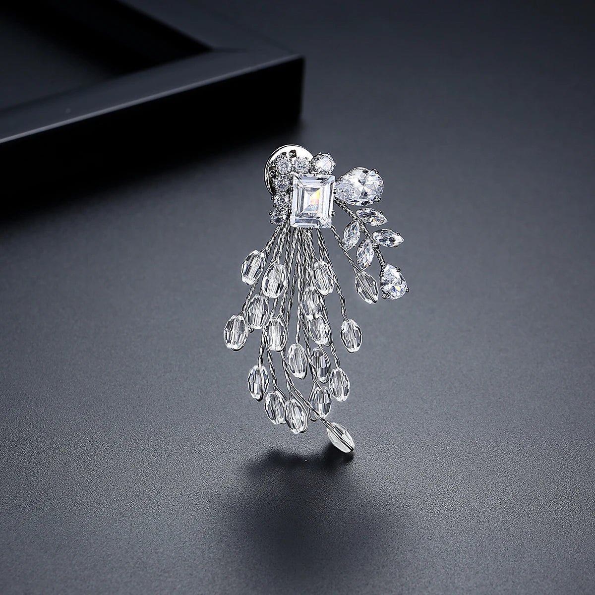 LUOTEEMI New Fashion Elegant Women Fireworks Flower Clear Zircon and Crystal Beads White Gold Rhodium Plated Brooch for Women