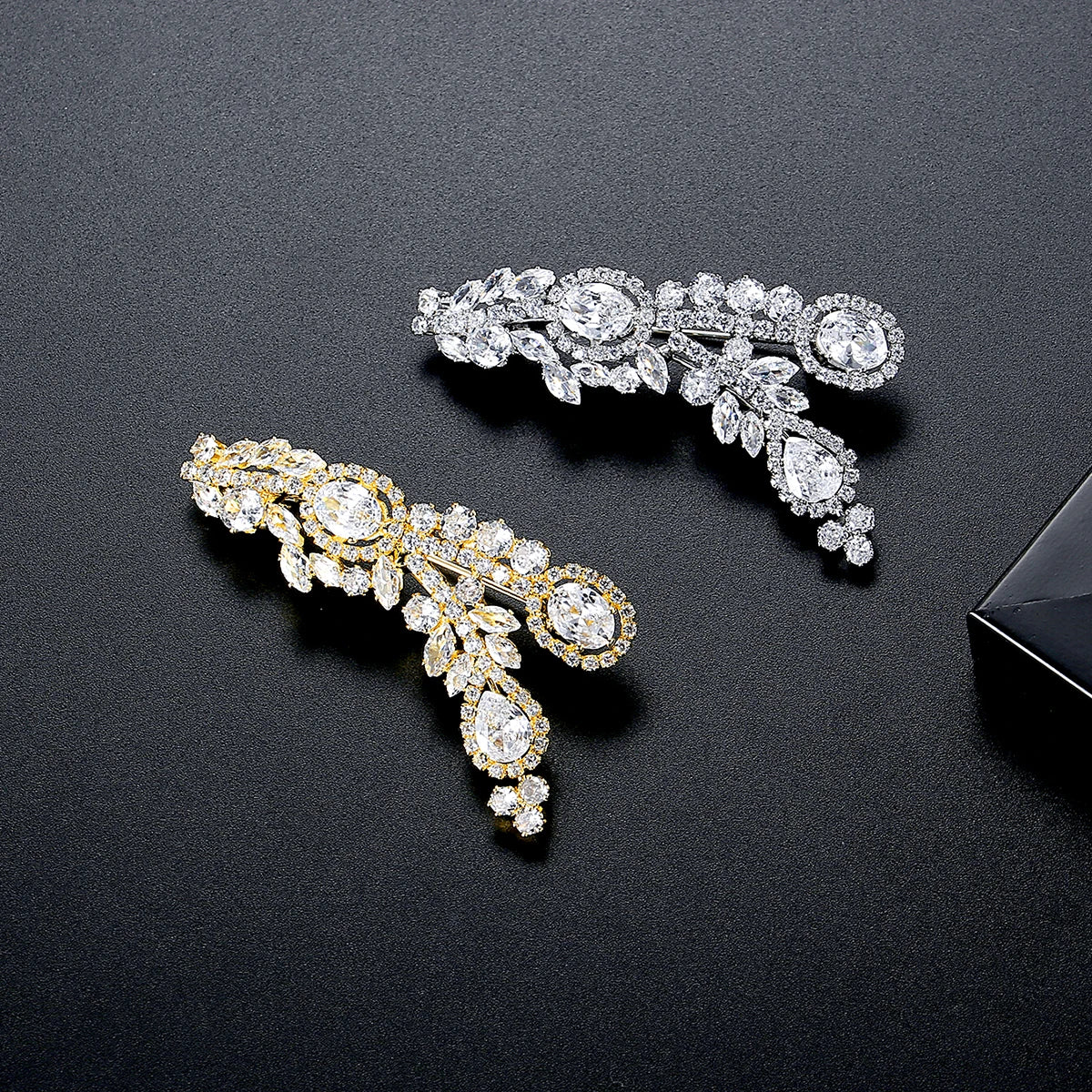 LUOTEEMI Geometric Flower Cubic Zirconia Clear Zircon Jewelry Brooch Office Lady Trendy Suits Matching Jewelry Brooches