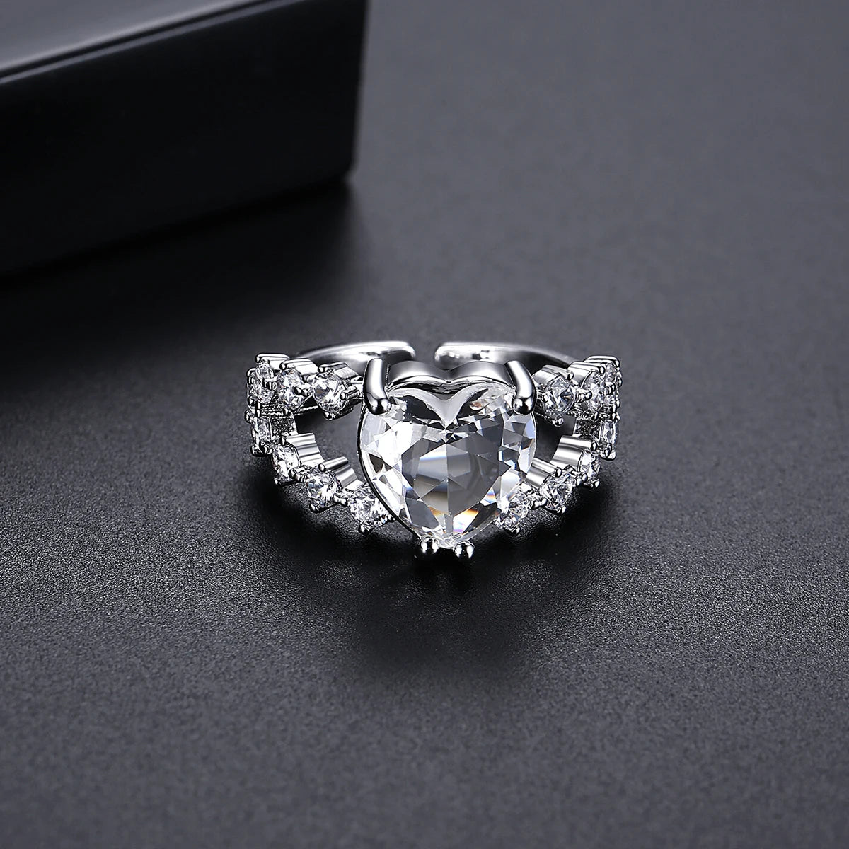 LUOTEEMI New Elegant High Quality Big Heart Crystal with Small Cubic Zirconia Girls Fashion Open Size Jewelry Big Finger Ring