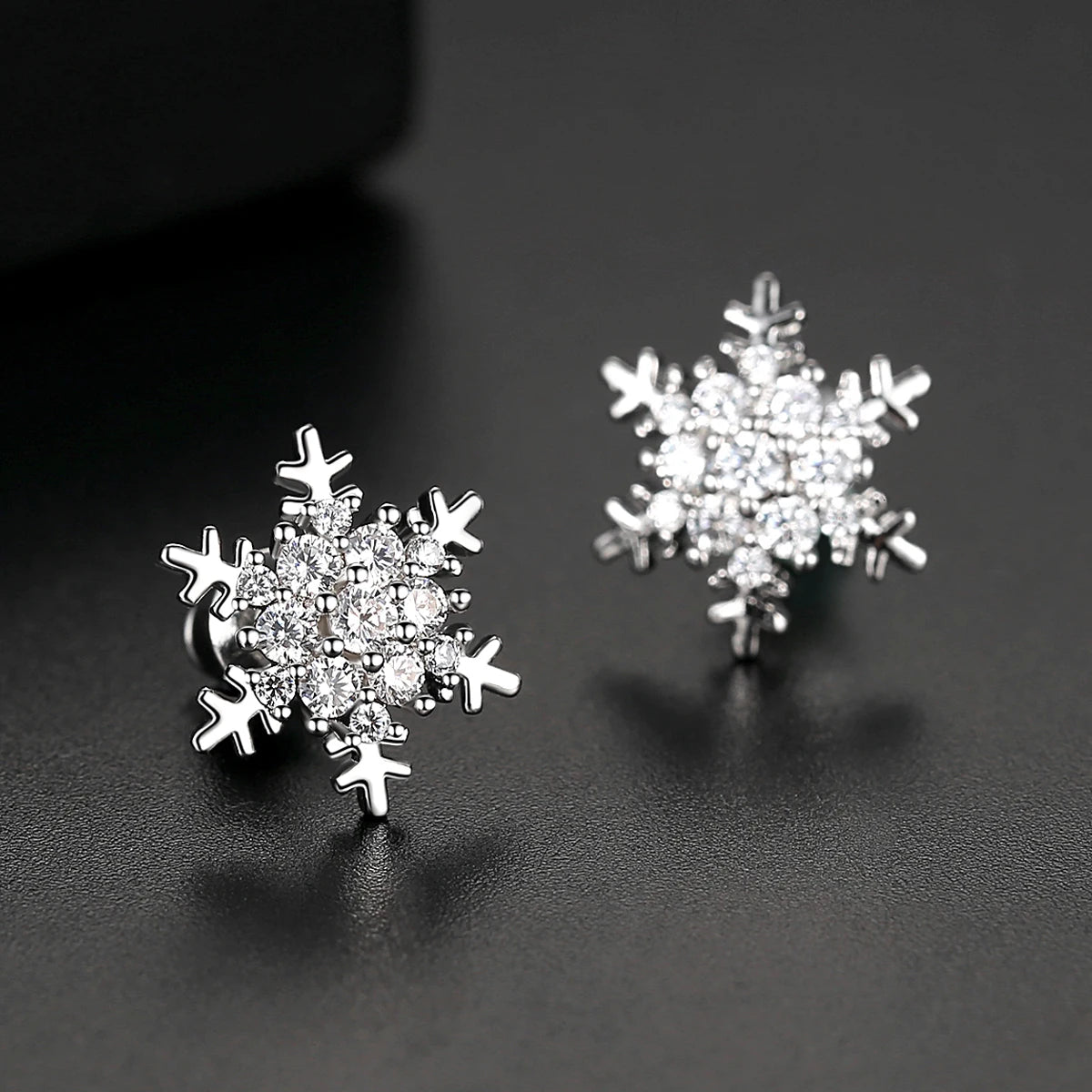 CZCITY Pretty Snow a AA Cubic Zircon Stud Snowflakes Earring for Girl Cute Elegant Christmas Jewelry Gift