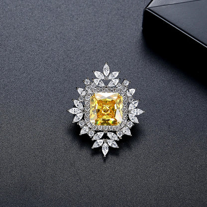 LUOTEEMI Luxury Bridal Elegant Yellow Emerald Cut Main Stone Clear Cubic Zirconia Jewelry Brooch White Gold Plated