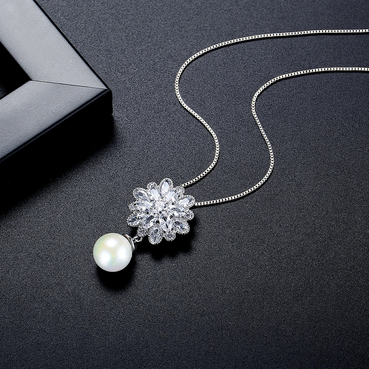 LUOTEEMI Stock Wholesale Fashion a AA Zircon Flower With Pearl Drop Pendant White Gold Chain Necklace for Women