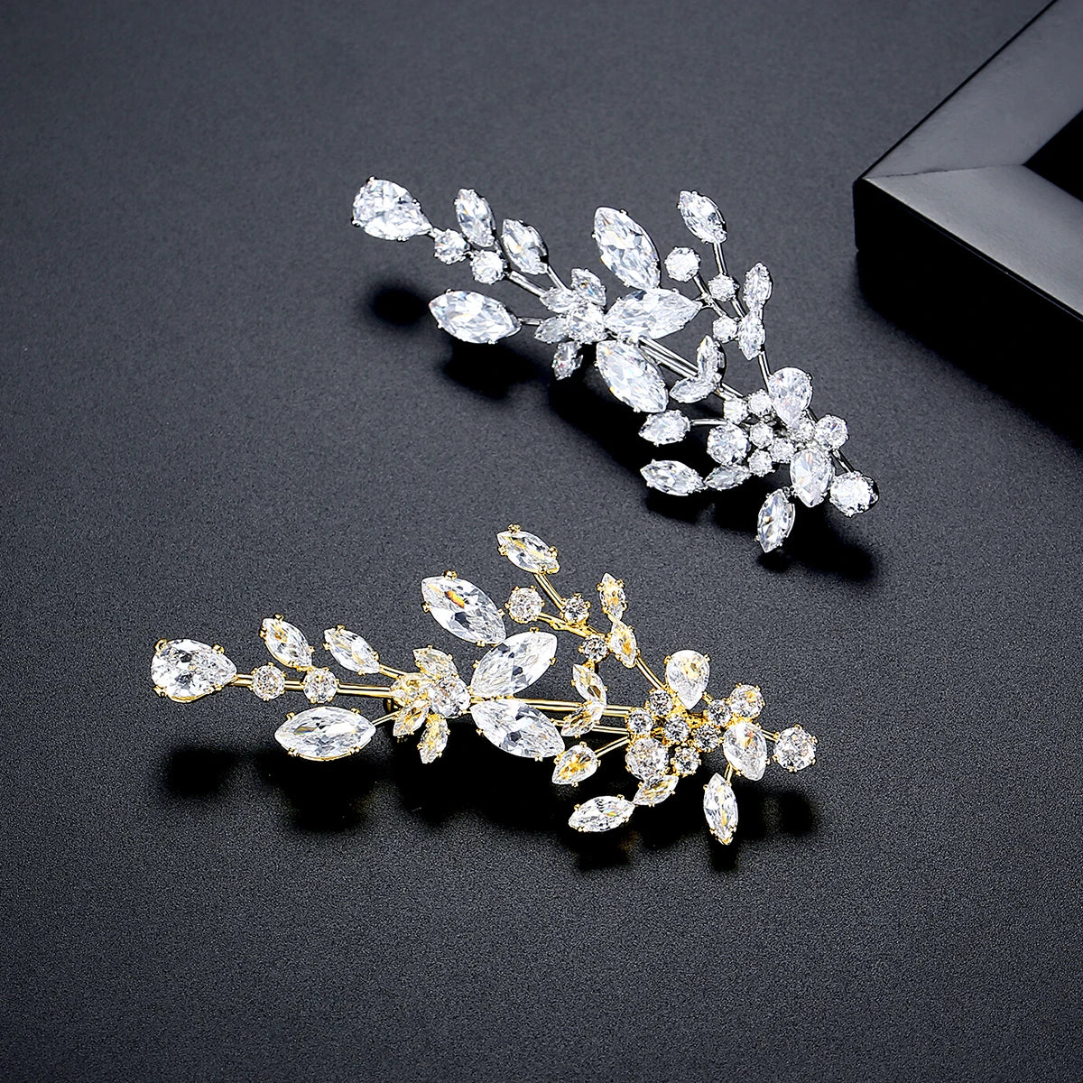 LUOTEEMI New Trendy Brass Parts Clear Zircon Jewelry Leaf Shape Women Brooch Pin Luxury Suits Matching Brooches