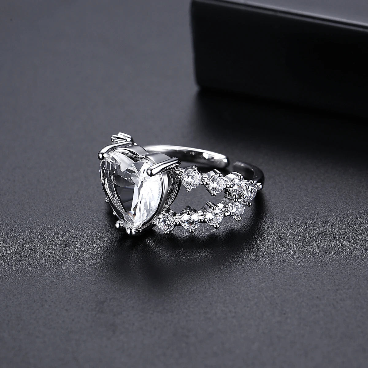 LUOTEEMI New Elegant High Quality Big Heart Crystal with Small Cubic Zirconia Girls Fashion Open Size Jewelry Big Finger Ring