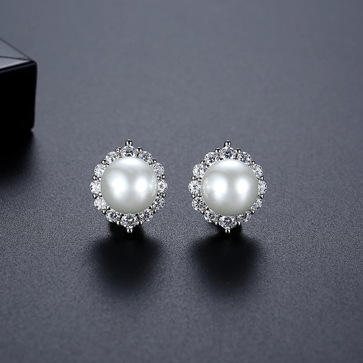 LUOTEEMI Delicate Japanese Women Trendy Big White Pearl Clear CZ Party Gifts Stud Earrings Vintage Style Ear Studs for Lady