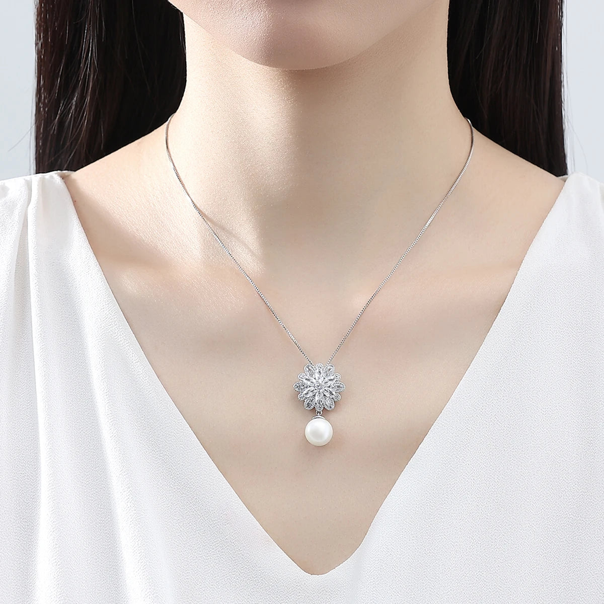 LUOTEEMI Stock Wholesale Fashion a AA Zircon Flower With Pearl Drop Pendant White Gold Chain Necklace for Women
