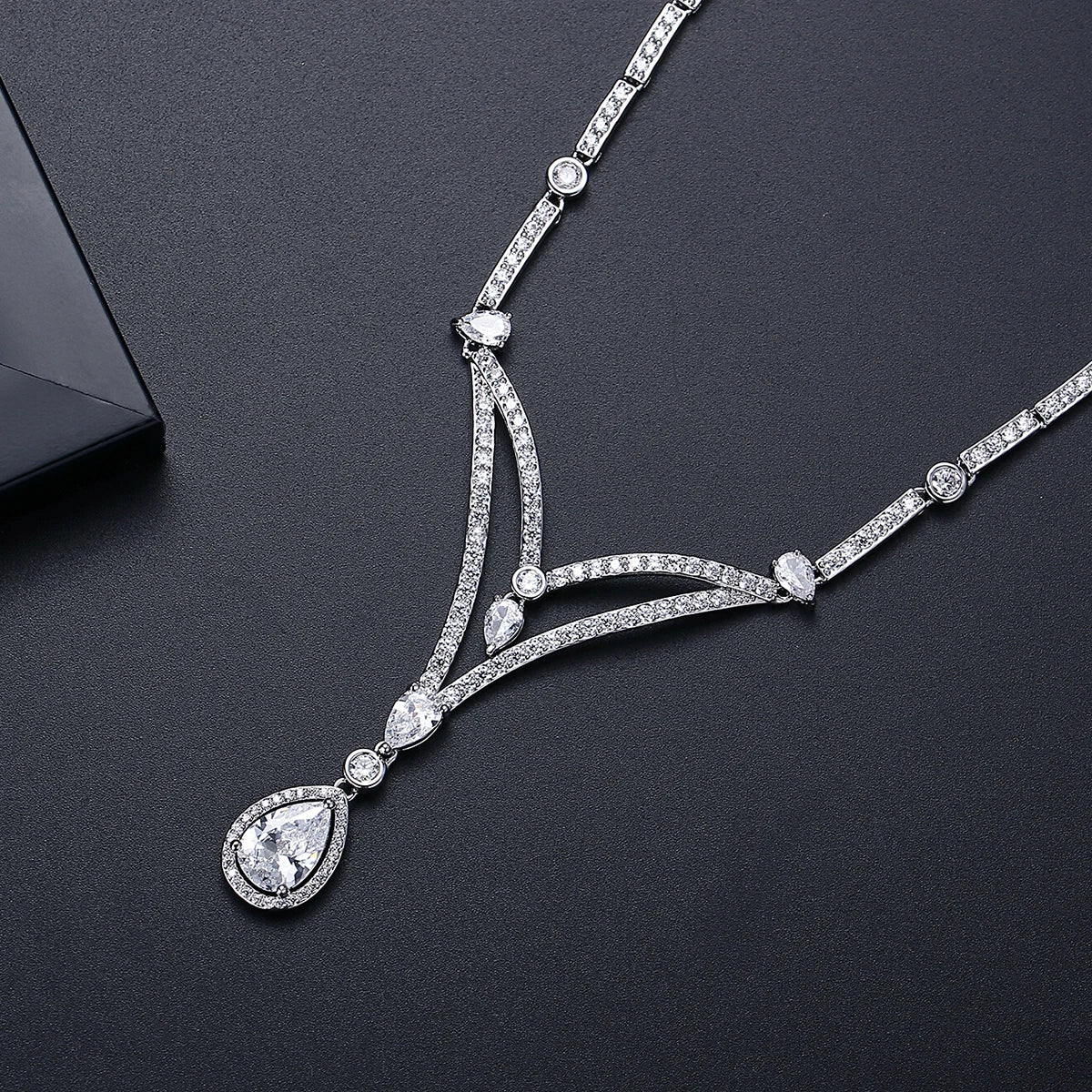 LUOTEEMI Delicate European and American Women Cubic Zirconis Geometric Jewelry Sets Necklace for Party Luxury Big Charm Necklace