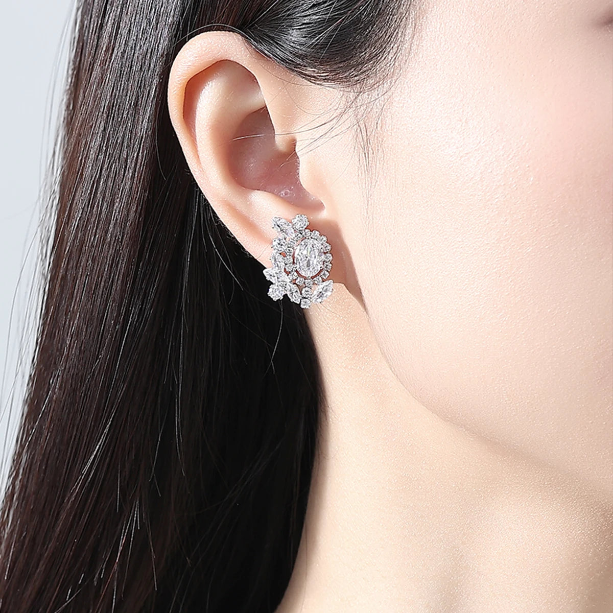 LUOTEEMI New Design Women Cubic Zirconia Vintage Flower Shape Stud Earrings Clear Zircon Ear Studs for Girls Party Gifts
