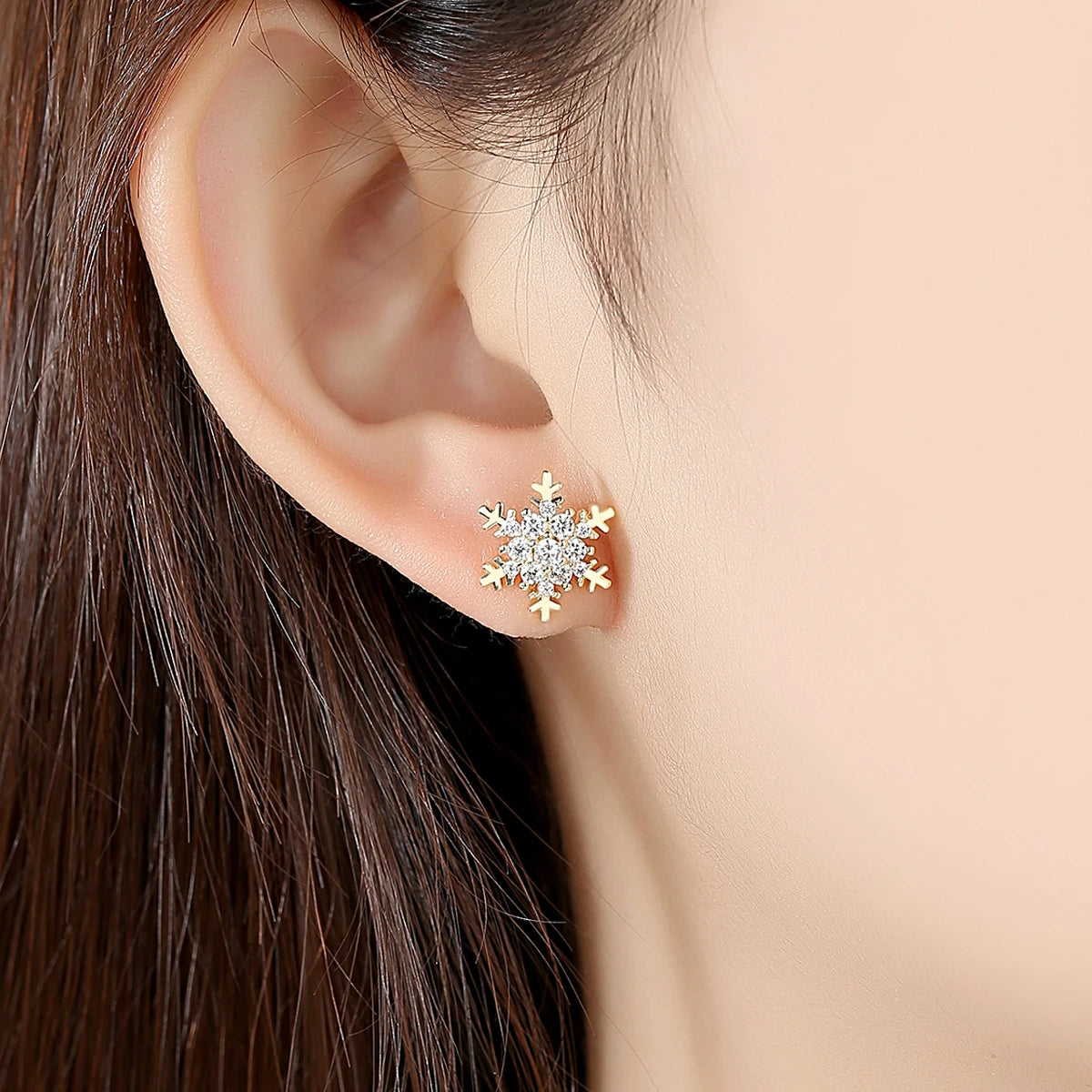 CZCITY Pretty Snow a AA Cubic Zircon Stud Snowflakes Earring for Girl Cute Elegant Christmas Jewelry Gift