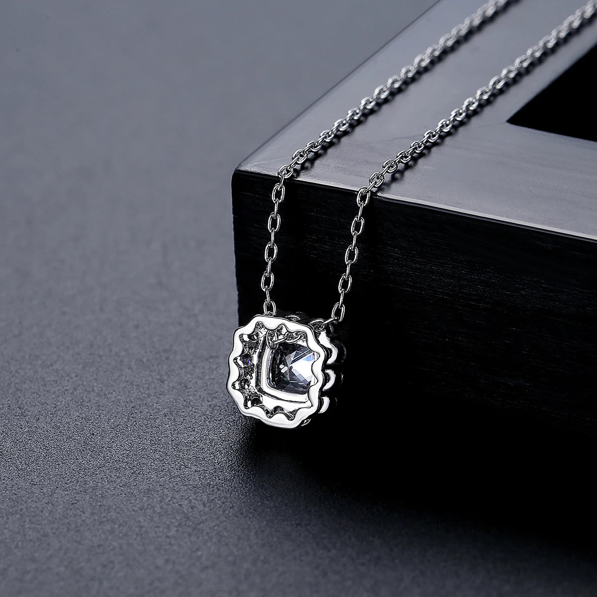 CZCITY New Brass Jewelry Wholesale Elegant Fashion Trendy Vintage Square Pendant Rhodium Cubic Zirconia Necklaces