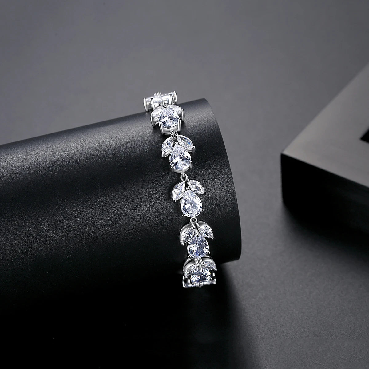 Bling Woman Dainty Luxury Stone Trendy 2026 Jewelry Charm Girl Bangle Hot Selling Bracelet Jewelry