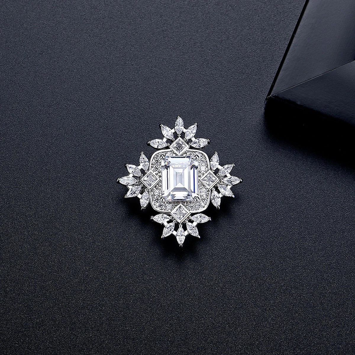 LUOTEEMI Big Emerald Cut Clear Zircon Stone Geometric Flower Brass Fashion Trendy Brooch for Sex Lady Teemi Brand